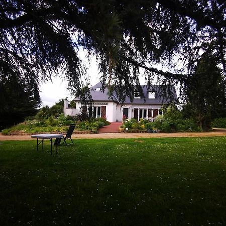 Le Logis De Catherine Et Serge Genêts Екстериор снимка